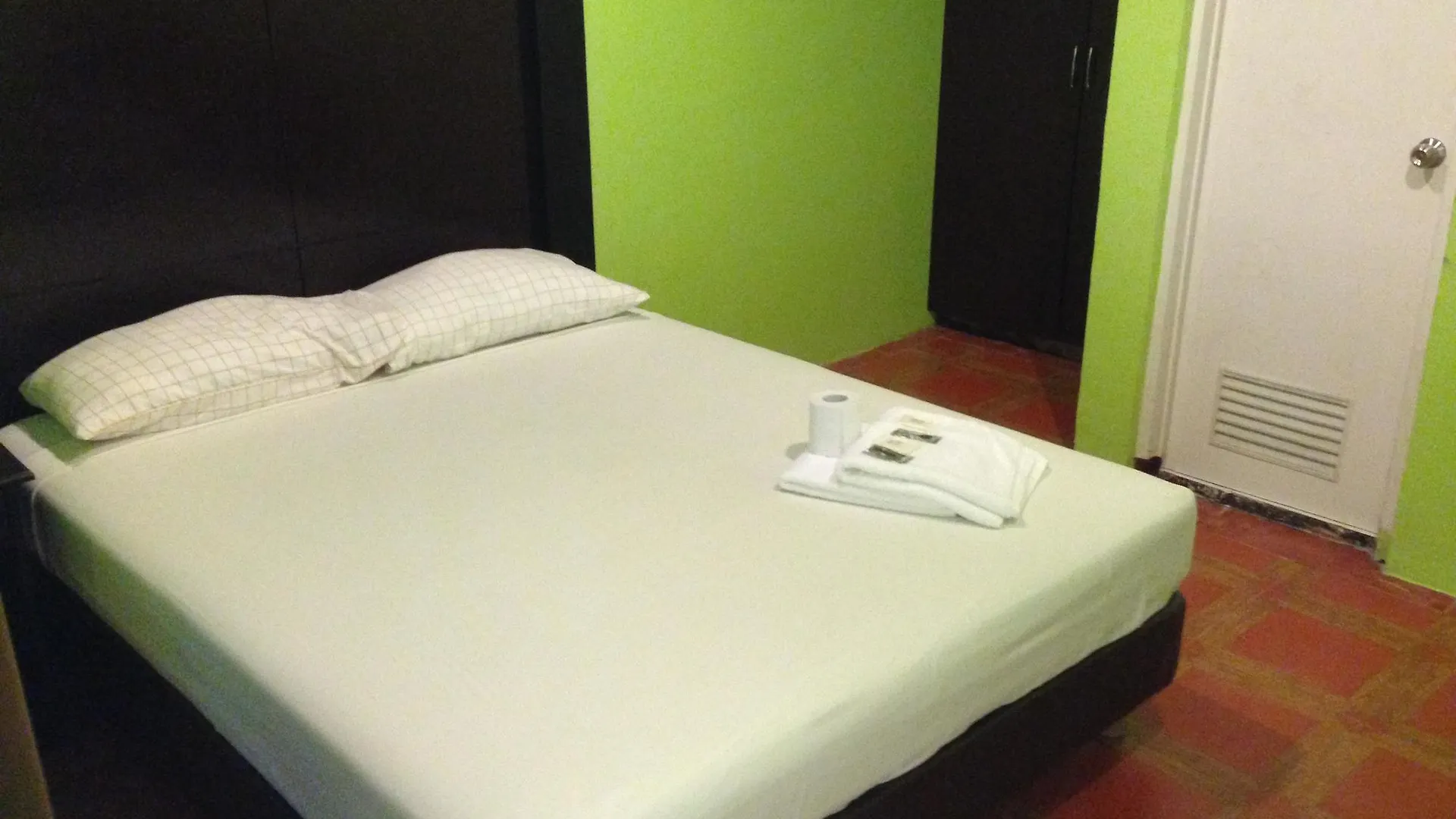 Sun Moon Poolside Hotel Angeles 2*,  Philippines